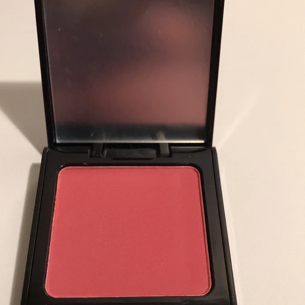 Violet Voss radiant Blush in make me blush NEW